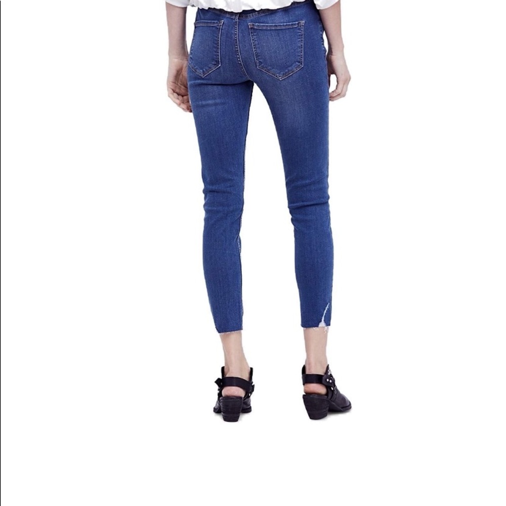 FREE PEOPLE, NEW, Shark Bite Blue Jeans Capris - Picture 6 of 6